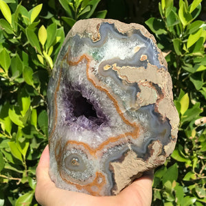 Scalloped Agate with Amethyst Geode