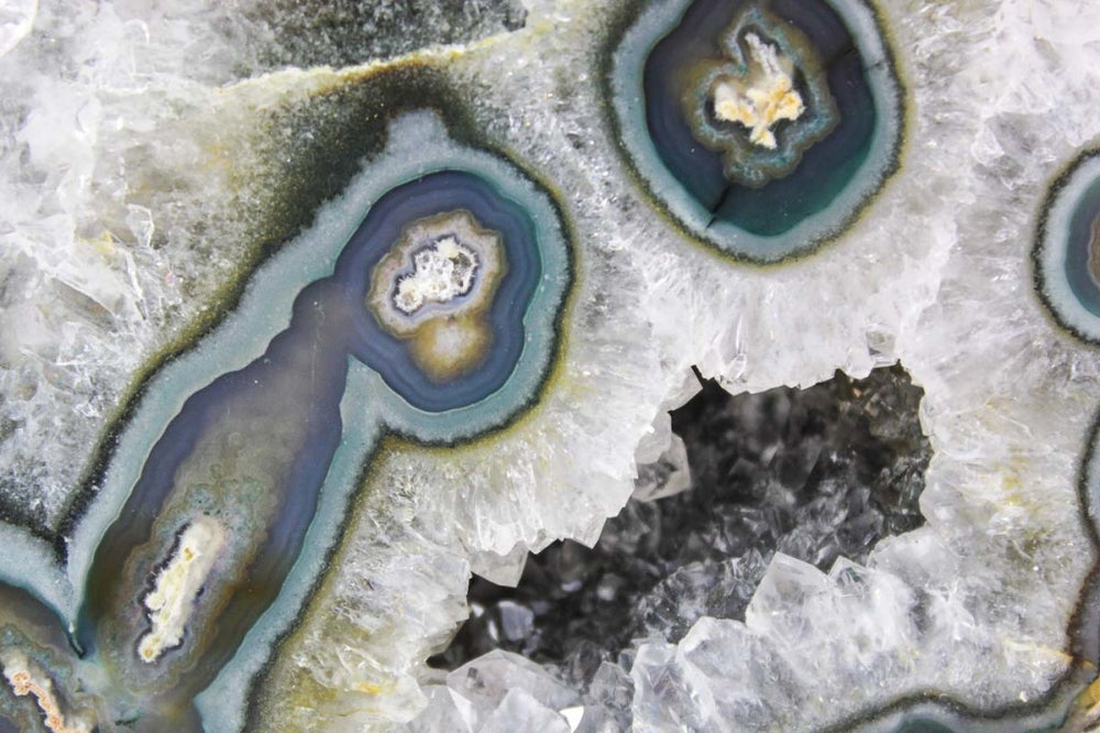 Uruguayan Agate w/Eyes & Quartz