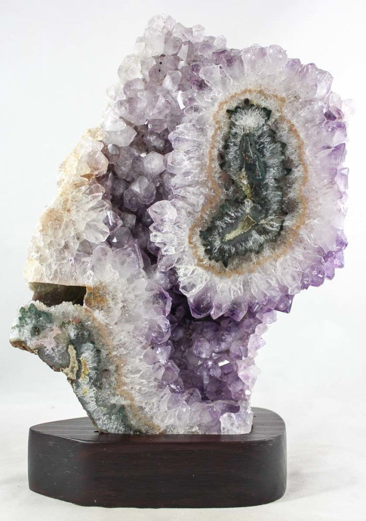 Amethyst w/ Eye & Crevice