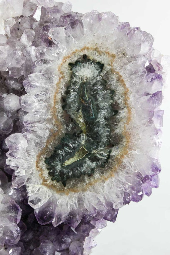Amethyst w/ Eye & Crevice