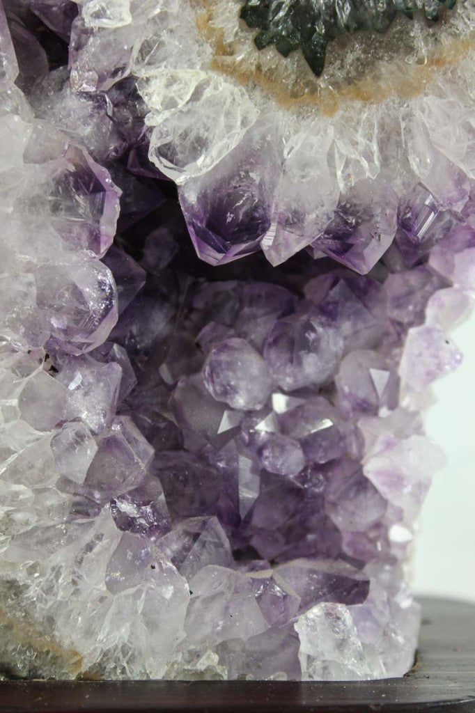 Amethyst w/ Eye & Crevice