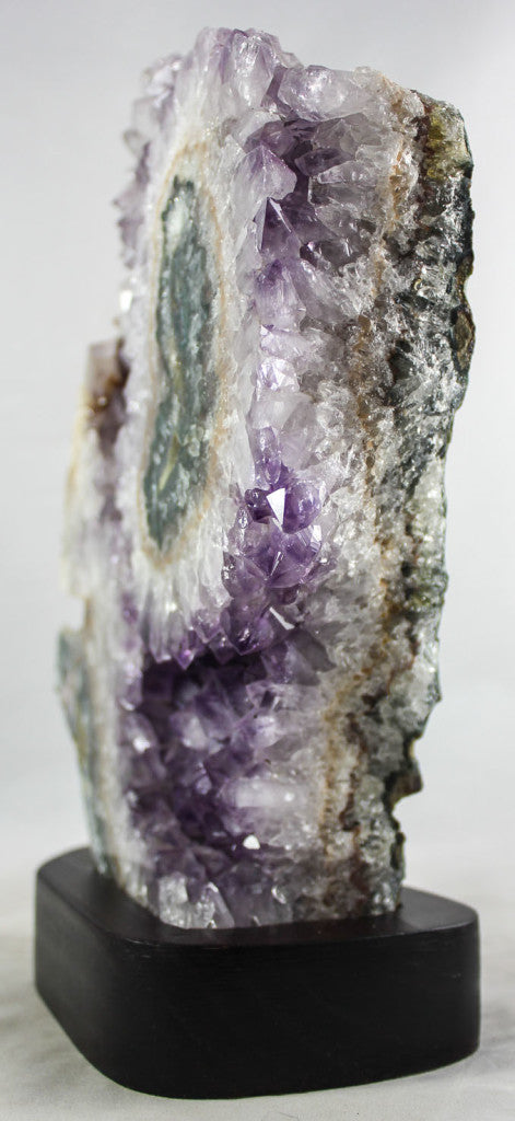 Amethyst w/ Eye & Crevice