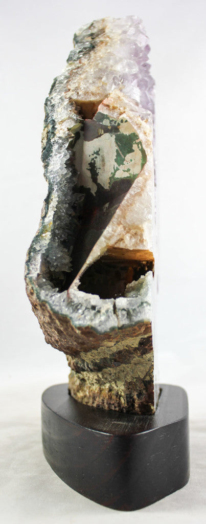 Amethyst w/ Eye & Crevice